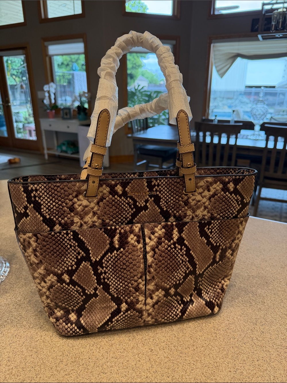 NWT  BEDFORD SNAKE EMBOSSED MED LEATHER POCKET TOTE